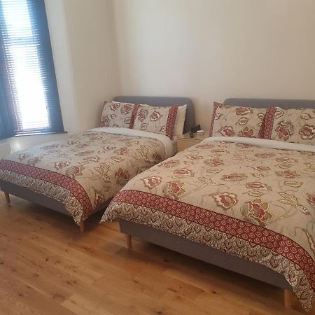 London Luxury 2 Bedroom Flat 5Min Walk From Overground, With Free Wifi, Free Parking-Sleeps X6 Ilford Buitenkant foto