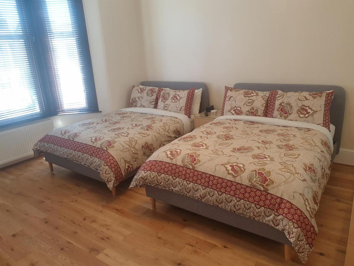 London Luxury 2 Bedroom Flat 5Min Walk From Overground, With Free Wifi, Free Parking-Sleeps X6 Ilford Buitenkant foto