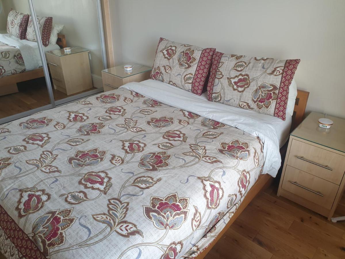 London Luxury 2 Bedroom Flat 5Min Walk From Overground, With Free Wifi, Free Parking-Sleeps X6 Ilford Buitenkant foto