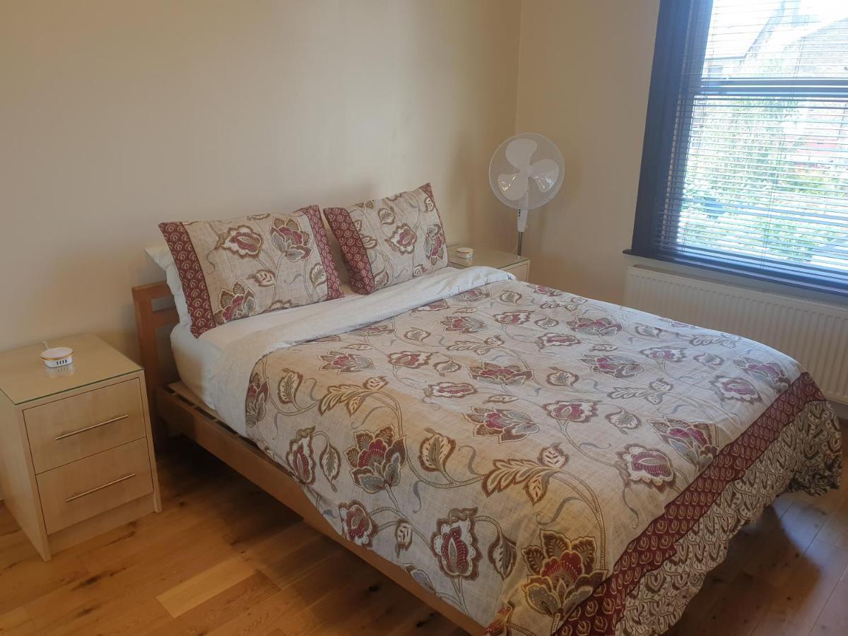 London Luxury 2 Bedroom Flat 5Min Walk From Overground, With Free Wifi, Free Parking-Sleeps X6 Ilford Buitenkant foto