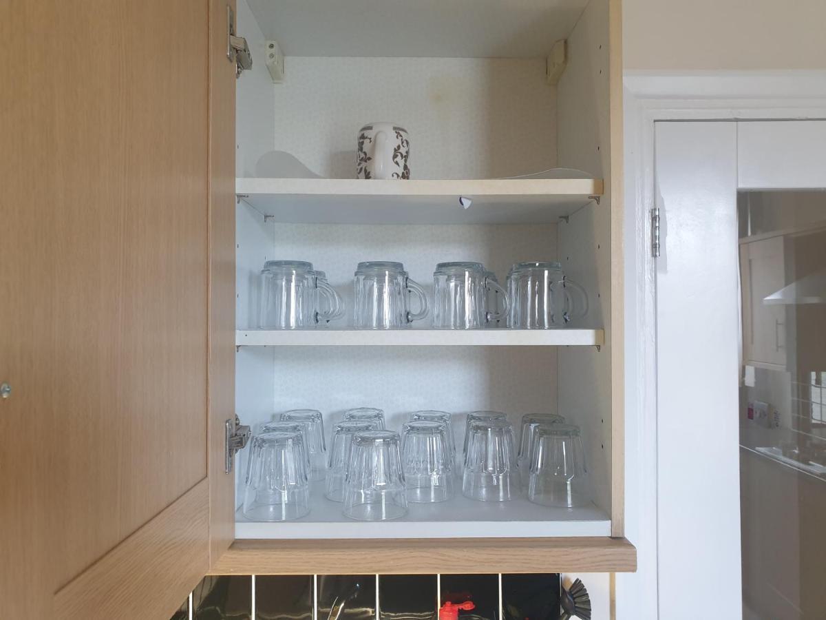 London Luxury 2 Bedroom Flat 5Min Walk From Overground, With Free Wifi, Free Parking-Sleeps X6 Ilford Buitenkant foto