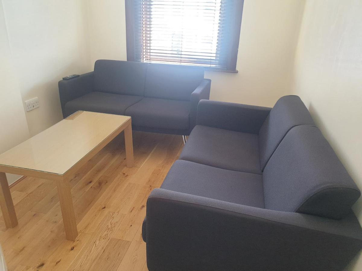 London Luxury 2 Bedroom Flat 5Min Walk From Overground, With Free Wifi, Free Parking-Sleeps X6 Ilford Buitenkant foto