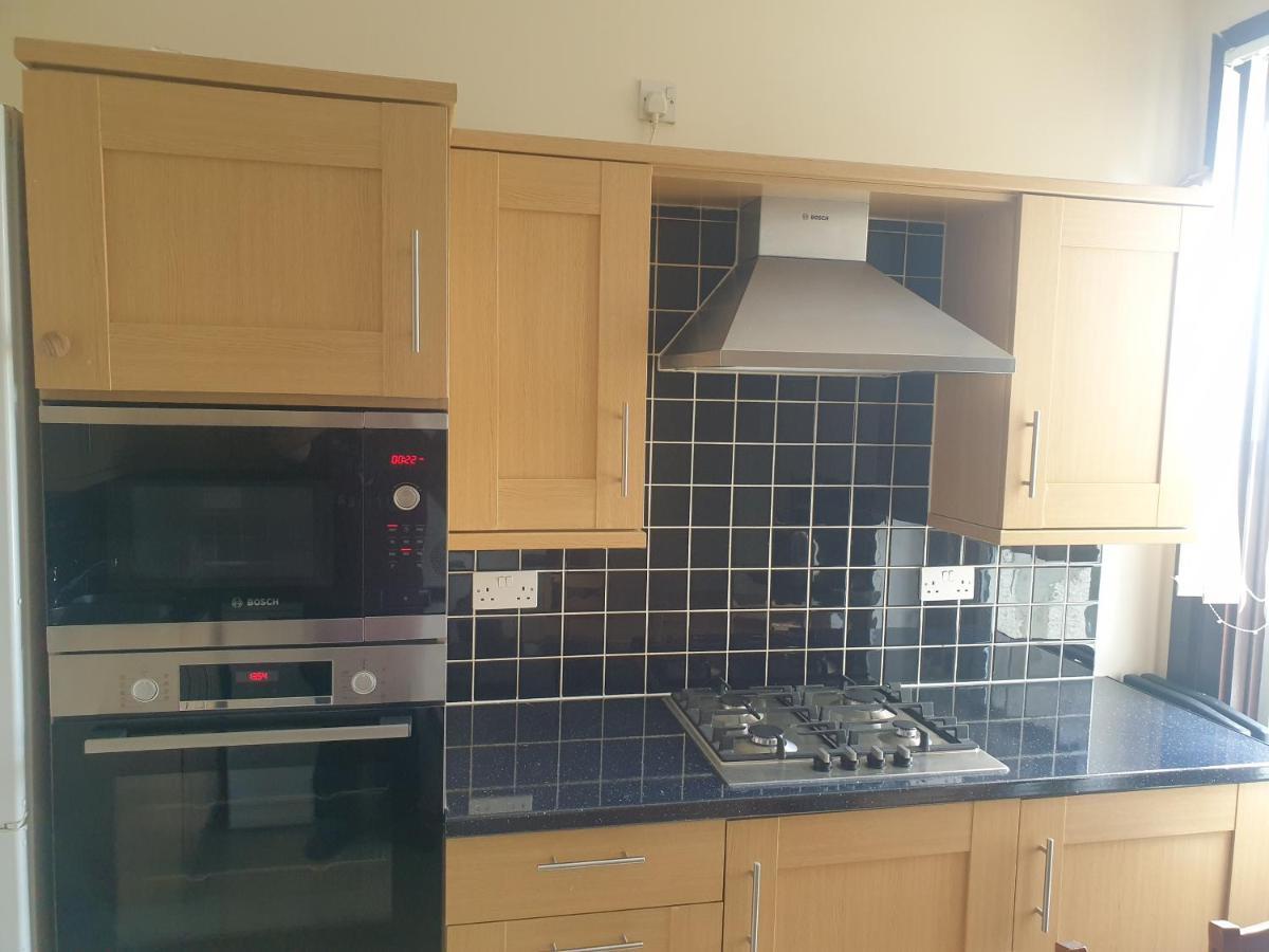 London Luxury 2 Bedroom Flat 5Min Walk From Overground, With Free Wifi, Free Parking-Sleeps X6 Ilford Buitenkant foto