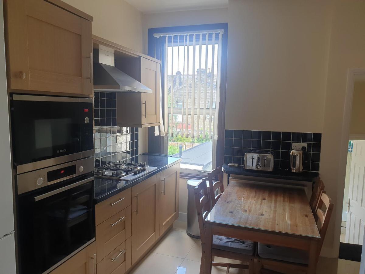 London Luxury 2 Bedroom Flat 5Min Walk From Overground, With Free Wifi, Free Parking-Sleeps X6 Ilford Buitenkant foto