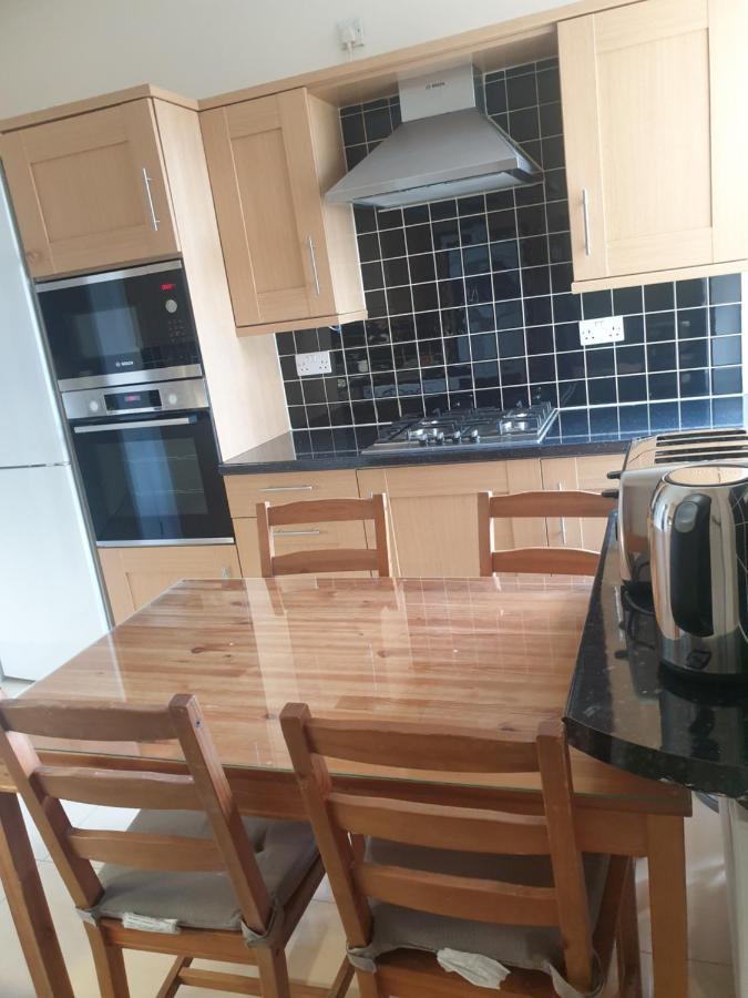 London Luxury 2 Bedroom Flat 5Min Walk From Overground, With Free Wifi, Free Parking-Sleeps X6 Ilford Buitenkant foto