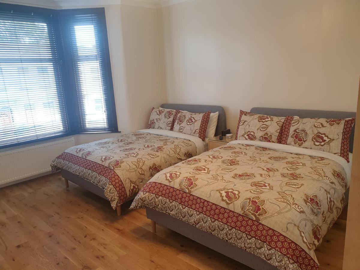 London Luxury 2 Bedroom Flat 5Min Walk From Overground, With Free Wifi, Free Parking-Sleeps X6 Ilford Buitenkant foto